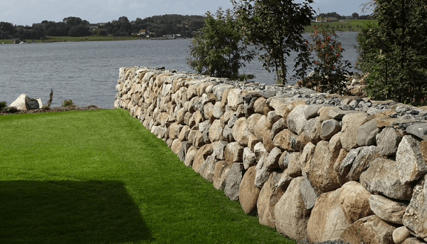 revheim_9 Natursteinmur på Revheim bygd av Helleberg Maskin.